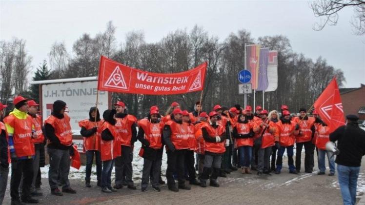 Kämpfen für Tarifverhandlungen mit der Geschäftsführung: Beschäftigte der Delmenhorster J.H. Tönnjes GmbH. 