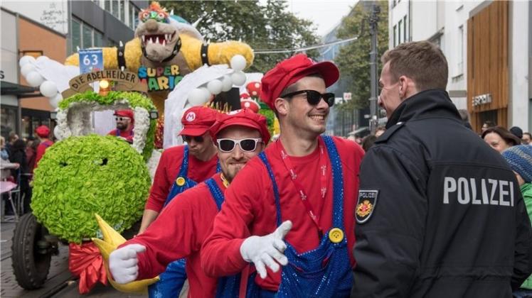 Als Super-Marios· kostümiert gewannen „Die Adelheider“ den Zuschauerpreis von Radio Bremen. 