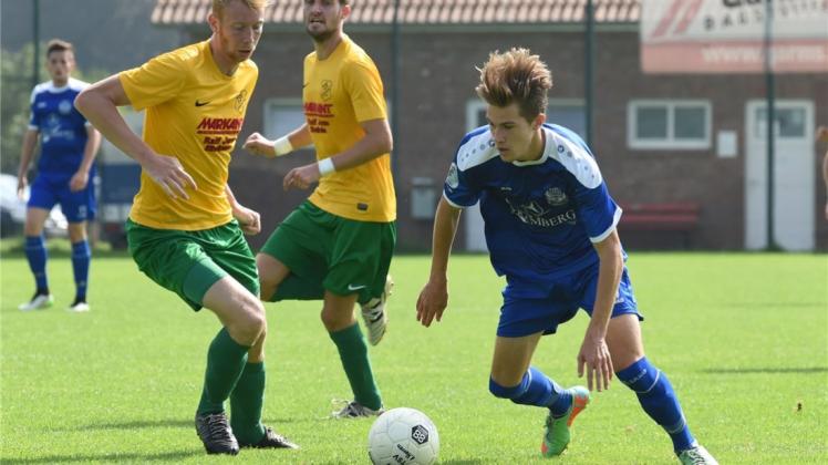 Musste sich mit dem TSV Ganderkesee geschlagen geben: Michael Eberle (links). Musste sich mit dem TSV Ganderkesee geschlagen geben: Michael Eberle (links).