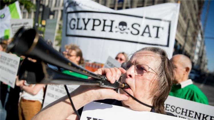Demo gegen Gylphosat in Berlin. Den Gegnern des Mittels wirft Bauernpräsident Joachim Rukwied vor, die Existenz von Landwirten aufs Spiel zu setzen, um sich zu profilieren. Demo gegen Gylphosat in Berlin. Den Gegnern des Mittels wirft Bauernpräsident Joachim Rukwied vor, die Existenz von Landwirten aufs Spiel zu setzen, um sich zu profilieren.