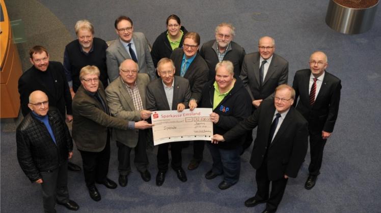 Der Papenburger Lions Club hat mit drei Benefizveranstaltungen im November und Dezember 2015 einen Gesamterlös von 32.500 Euro erzielt. Das Geld wurde jetzt an mehrere Hilfsorganisationen ausgeschüttet. 