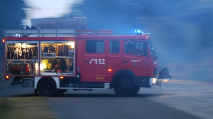In Heinefelde bei Wildeshausen musste die Feuerwehr ein brennendes Auto löschen. Symbolfoto: Christoph Assies