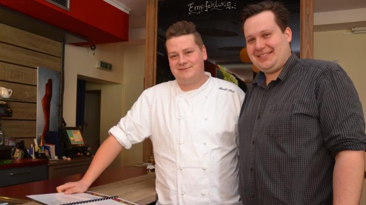 Betreiber Tobias Porten (rechts) hofft, dass der neue Küchenchef Benedikt Stolle wieder Gäste mit qualitativ hochwertiger Küche ins Gustav in Ganderkesee lockt. 