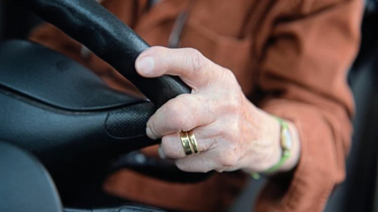 Eine 78-jährige Autofahrerin hat am Mittwoch in Brinkum eine Unfallflucht begangen.  Symbolbild: Felix Kästle