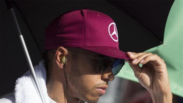 Weltmeister Lewis Hamilton machte seinem Ärger Luft. Weltmeister Lewis Hamilton machte seinem Ärger Luft.