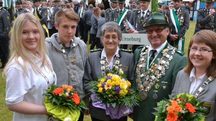 Die neuen Majestäten beim 106. Schützenfest des Ganderkeseer Schützenbundes: (von links) Annabelle Eilers (Jugend), Timm Jacobs (Schüler), Heidrun Menkens (Damen), Werner Klumper (Herren) und Kinderkönigin Loreen Einemann. 