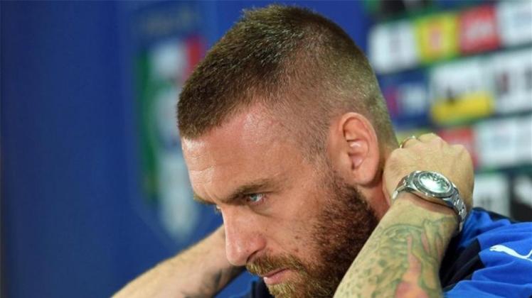 Italiens Daniele De Rossi wird wohl gegen Deutschland fehlen. Italiens Daniele De Rossi wird wohl gegen Deutschland fehlen.