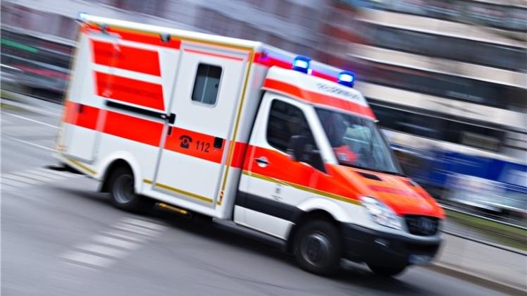 Auf dem Westring in Wildeshausen ist ein 21-jähriger Mann lebensgefährlich verletzt worden. Symbolfoto: dpa