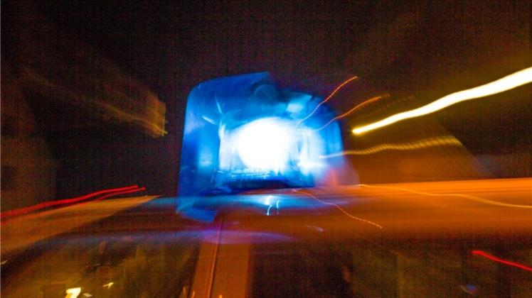 In der Nacht von Sonntag auf Montag ist ein Autofahrer auf der Autobahn 1 bei Rieste nach einem Überholvorgang mit einem Sattelzug kollidiert. Symbolfoto: Michael Gründel