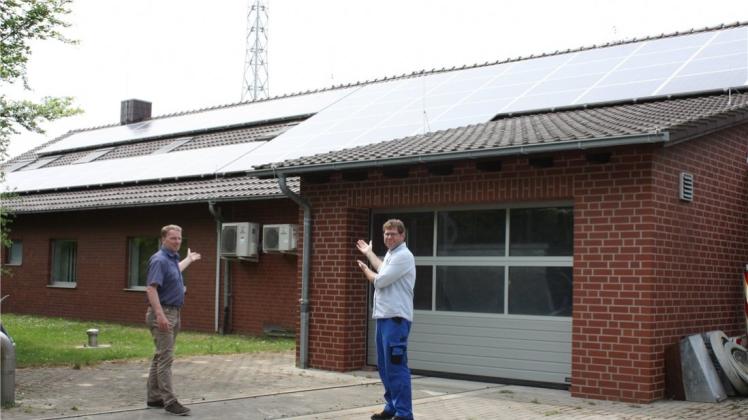 Gemeindeeigene Photovoltaikanlagen wie hier auf dem Dach des Betriebsgebäudes der Zentralkläranlage Wersen gehören zum energiepolitischen Arbeitsprogramm im Rahmen des Klimaschutzkonzeptes in Lotte und werden beim European Energy Award mit bewertet. 