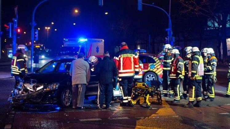 Zwei Autos prallen auf Kreuzung in Osnabrück | NOZ