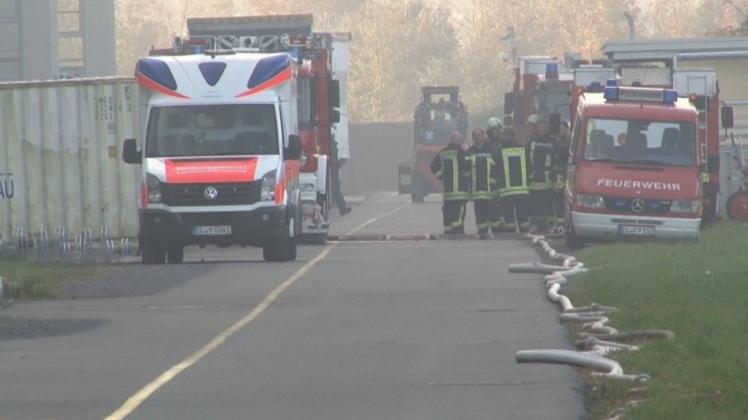 Ein Großaufgebot verschiedener Feuerwehren war am Samstagmorgen im Einsatz, um das Feuer auf der „Norwegian Joy“ unter Kontrolle zu bringen. 