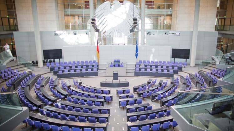 In der Affäre um teure Füller im Bundestag hat die „Bild“-Zeitung eine Liste von mehr als 90 Abgeordneten veröffentlicht, die edle Schreibgeräte bestellt haben sollen. 