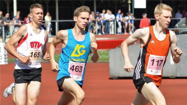 Jannik Schlüter (links) gewann in der Altersklasse U 20 mit großem Vorsprung den 800-Meter-Lauf. Archivfoto: Richard Schmid