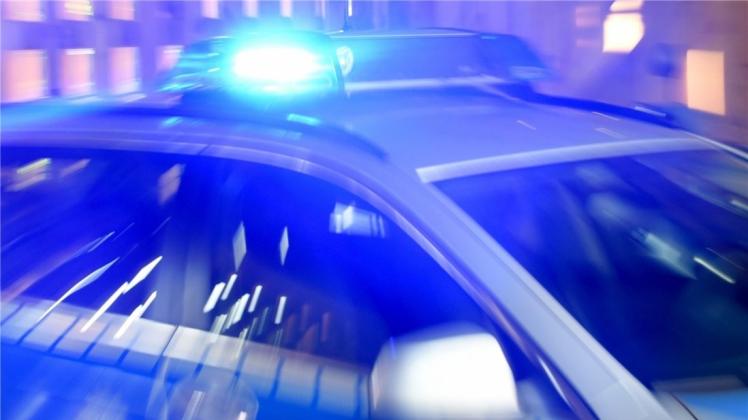 Die Autobahn A7 wurde in der Nacht zum Montag vorübergehend gesperrt, weil die Polizei nach einer scharfkantigen Blechdose als Tatwaffe suchte. Symbolfoto: dpa Die Autobahn A7 wurde in der Nacht zum Montag vorübergehend gesperrt, weil die Polizei nach einer scharfkantigen Blechdose als Tatwaffe suchte. Symbolfoto: dpa