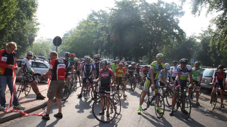 Weit über 300 Radfahrer waren bereits um 9 Uhr morgens im Westerkappelner Schulzentrum am Start. 