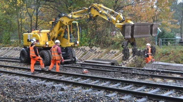Wegen Gleisarbeiten wird der Bahnübergang am Sahrener Weg ab Montag, 31. Oktober, bis Mittwoch, 2. November, für den Kraftfahrzeugverkehr voll gesperrt. Symbolfoto: Thorsten Konkel Wegen Gleisarbeiten wird der Bahnübergang am Sahrener Weg ab Montag, 31. Oktober, bis Mittwoch, 2. November, für den Kraftfahrzeugverkehr voll gesperrt. Symbolfoto: Thorsten Konkel