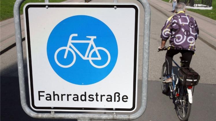 Fahrradstraßen, Schnellrouten, „Grüne Routen“:Der ADFC regt eine Verbesserung des Wegenetzes an. Symbolfoto: Uli Deck/dpa
