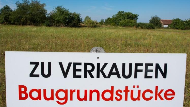 Der Preis für Bauland liegt für den Landkreis Oldenburg zum ersten Mal über den im Delmenhorster Stadtgebiet. Symbolfoto: Patrick Pleul/dpa
