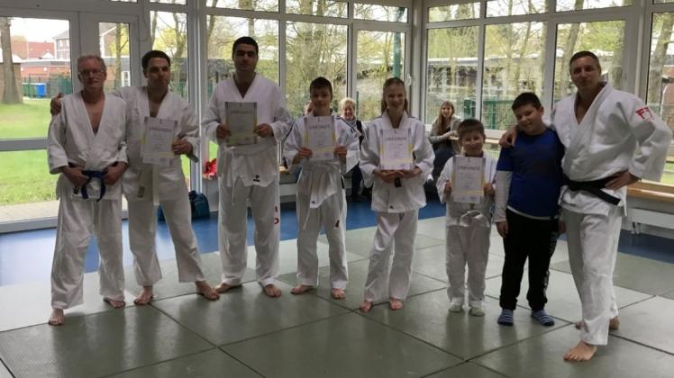 Sechs Judoka aus der Handycap-Gruppe des Bookholzberger TB haben kürzlich ihre ersten Gürtelprüfung (weiß/gelb-Gurt) bestanden. 