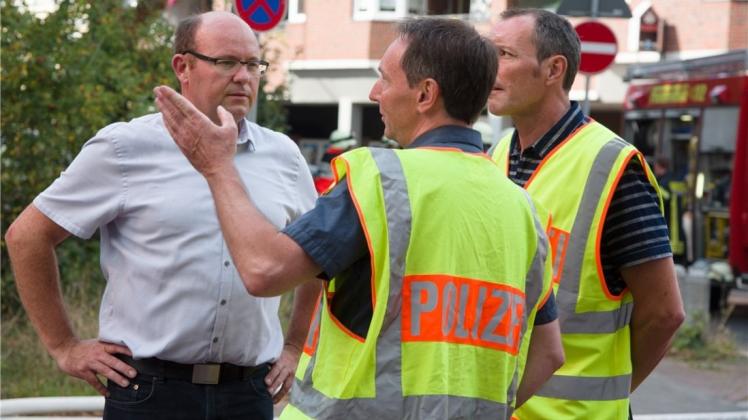 JHD-Geschäftsführer Thomas Breidenbach (links) im Gespräch mit Polizei-Chef Jörn Stilke (rechts). 