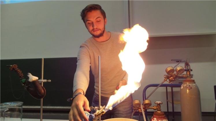 Am Anfang war das Feuer: Für die Wiki-Kinder gab es eine Einführung in die Chemie. 