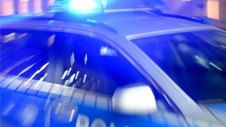 Derzeit unbekannte Täter haben die Heckscheibe eines Autos eingeschlagen, das auf einem Parkplatz an der Breslauer Straße in Delmenhorst parkte. Symbolfoto: dpa