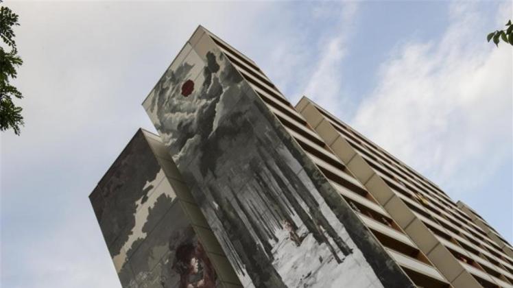 Das Werk des spanischen Streetart-Künstlers Borondo vom Projekt „Urban Nation“ an einem Berliner Hochhaus. Das Werk des spanischen Streetart-Künstlers Borondo vom Projekt „Urban Nation“ an einem Berliner Hochhaus.