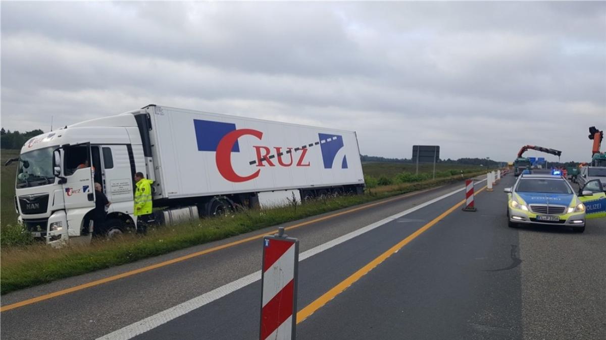 Lkw Kommt Auf A 31 Bei Meppen-Nord Von Fahrbahn | NOZ