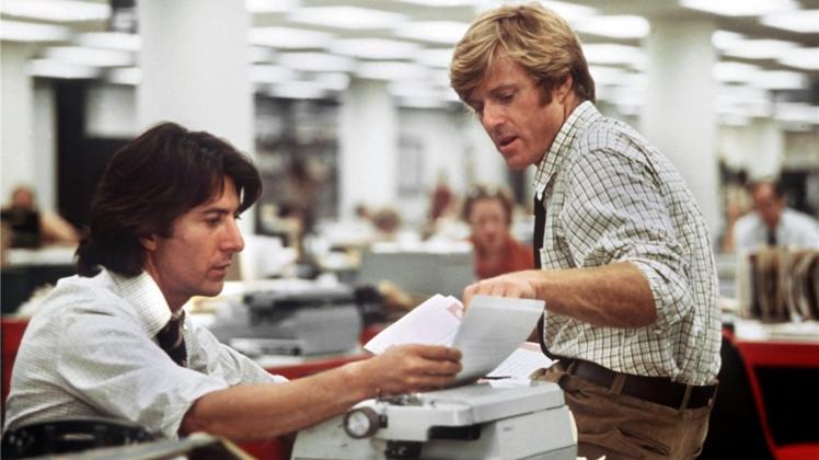Die Unbestechlichen: Dustin Hoffman (links) und Robert Redford verkörpern in Alan Pakulas mehrfach ausgezeichnetem Film von 1976 den Inbegriff der investigativen Journalisten. 