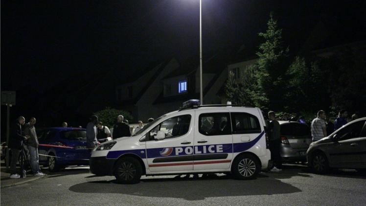 In Magnanville, 45 Kilometer westlich von Paris, wurden ein Mann und seine Frau von einem mutmaßlichen IS-Kämpfer getötet. 