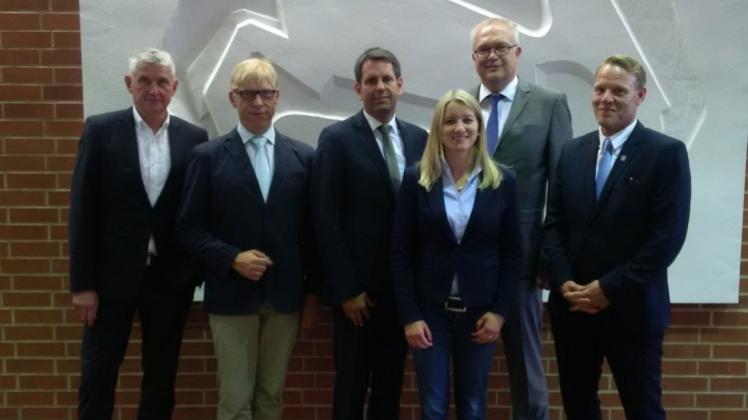In Hannover trafen die Bürgermeister der Region mit dem Wirtschaftsminister zusammen, v.l. Heiner Pahlmann, Sebastian Hüdepohl, Olaf Lies, Kathrin Wahlmann, Ansgar Brockmann und Frank Bittner. 