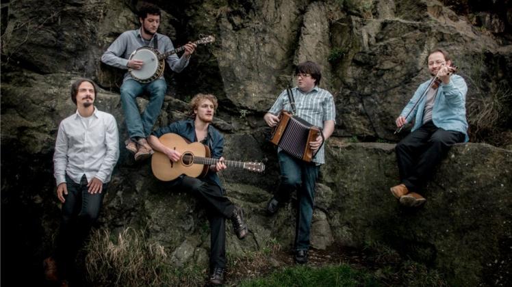 Die Band Dallahan kommt aus dem schottischen Edinburgh nach Stuhr. Sie spielt laut Ankündigung „Irish Music from Scotland“. 