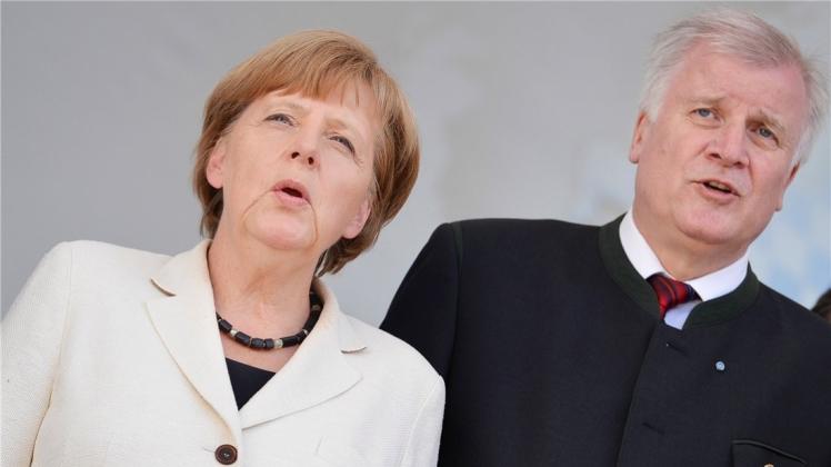 In Schieflage ist das Verhältnis zwischen CDU und CSU : Bundeskanzlerin Angela Merkel (CDU) und Bayerns Ministerpräsident Horst Seehofer (CSU) wollen dies auf einer „Friedensklausur“ beheben. Foto:dpa In Schieflage ist das Verhältnis zwischen CDU und CSU : Bundeskanzlerin Angela Merkel (CDU) und Bayerns Ministerpräsident Horst Seehofer (CSU) wollen dies auf einer „Friedensklausur“ beheben. Foto:dpa