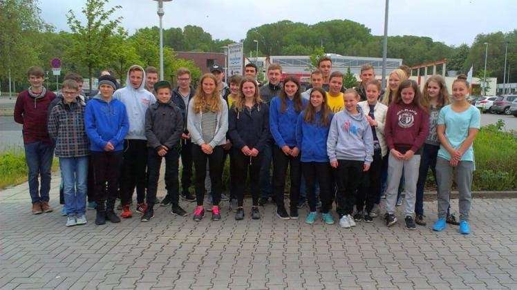 Wurden Bezirksmeister: Schwimmteams des Willmsgymnasiums und des Max-Planck-Gymnasiums waren beim Bezirks-Entscheid 2016 des Wettkampfs „Jugend trainiert für Olympia“ in Emden erfolgreich. 