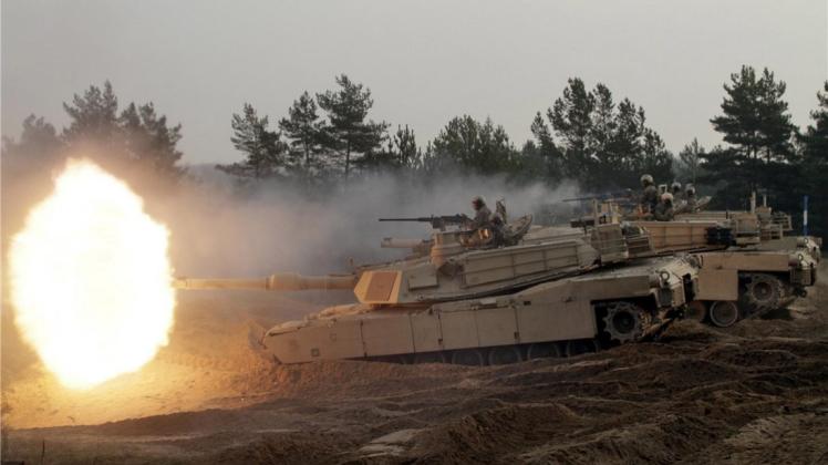 Früher wurde mit Säbeln gerasselt, heute mit Panzerketten: US-Truppen bei einem Manöver in Lettland. 