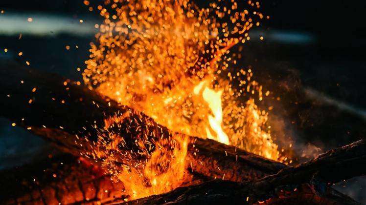 Für Osterfeuer gelten wieder strenge Auflagen: Altholz darf nicht verbrannt werden. Das Ordnungsamt gibt wichtige Hinweise. 