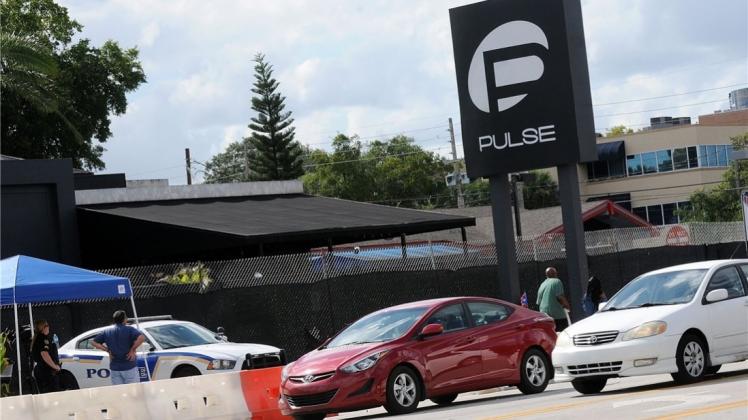 Ein Mann hat in einem Interview angegeben, er sei Liebhaber des Attentäters von Orlando gewesen, der in einem Club 49 Menschen getötet hatte. 