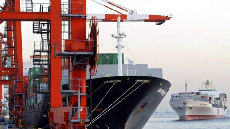 Containerschiffe im Odaiba-Hafen in Tokio: Japans Exporte gingen im Mai zum achten Mal nacheinander zurück. 