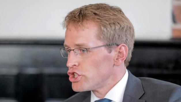 Daniel Günther, Regierungschef in Kiel, gestand der EU höhere Zahlungen aus Deutschland zu. Daniel Günther, Regierungschef in Kiel, gestand der EU höhere Zahlungen aus Deutschland zu.