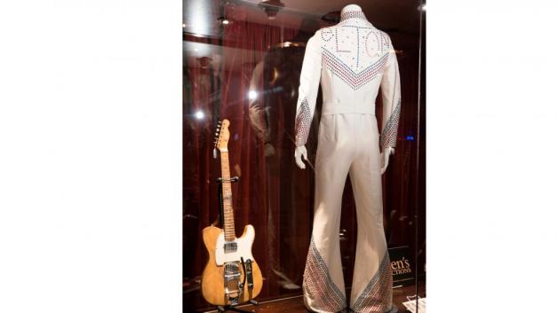 Neben Dylans Gitarre wurden auch Stücke von Elvis versteigert. Foto: AFP