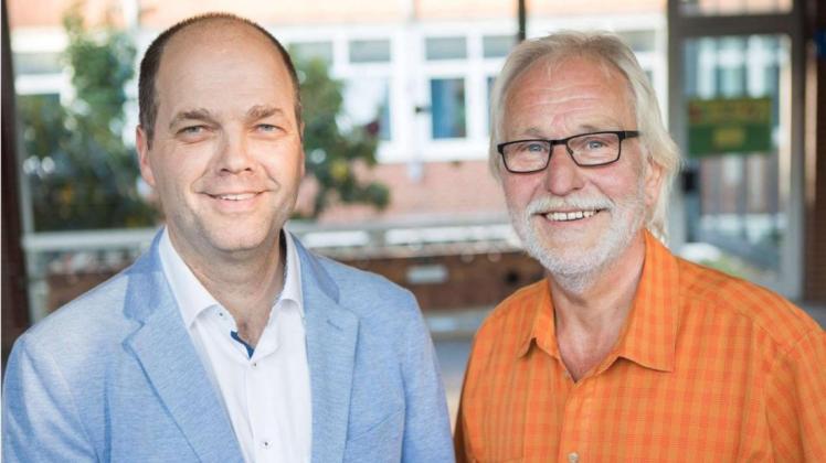 23 Jahre Erfahrung hat Werner Völler (rechts) im Iburger Stadtrat gesammelt. Wissen, dass er an seinen Nachfolger Jochen Wiek weitergeben wird. Foto: Swaantje Hehmann