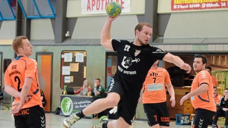 Dreh- und Angelpunkt in der Hoykenkamper Offensive: Sebastian Rabe warf bislang am zweitmeisten Tore in der Handball-Verbandsliga (am Ball). 