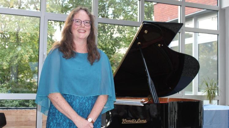 Highlights der klassischen Klaviermusik offerierte Pianistin Irene-Heck-Hachmer auf einem vom Kulturkreis Kirchspiel Emsbüren präsentierten Konzert im lichtdurchfluteten Wintergarten der Liudger-Realschule in Emsbüren. Foto: Anne Bremenkamp Highlights der klassischen Klaviermusik offerierte Pianistin Irene-Heck-Hachmer auf einem vom Kulturkreis Kirchspiel Emsbüren präsentierten Konzert im lichtdurchfluteten Wintergarten der Liudger-Realschule in Emsbüren. Foto: Anne Bremenkamp