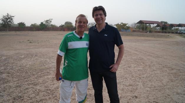 Roland Bischof (r.) zu Besuch bei Gernot Rohr in Burjina Faso. Foto: Deutscher Fußball Botschafter Roland Bischof (r.) zu Besuch bei Gernot Rohr in Burjina Faso. Foto: Deutscher Fußball Botschafter