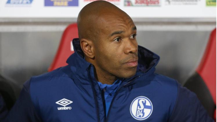 In Freiburg saß Schalkes Abwehrchef Naldo 90 Minuten lang auf der Bank. Foto: imago/RHR-Foto