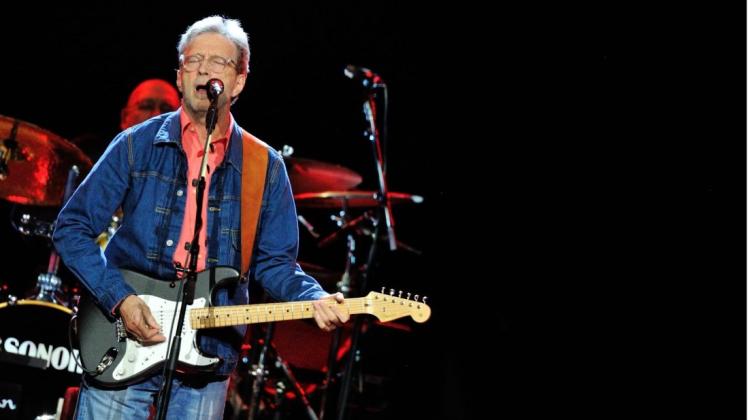 Einer der besten Gitarristen der Geschichte ist Eric Clapton. Er gibt Konzerte in Köln und Hamburg. Foto: Uwe Anspach/dpa