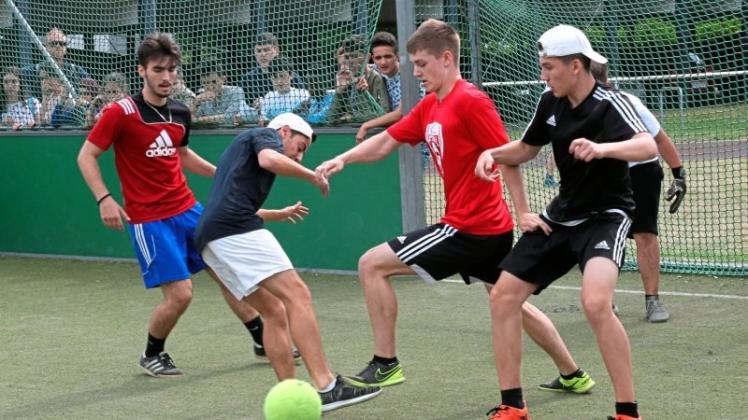 Für Marokko und Japan traten diese Schüler im Endspiel der Pausen-EM der Erich-Maria-Remarque-Realschule an. 