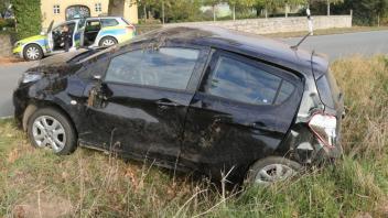 Glück gehabt: Bei dem Unfall wurde der 19-jährige Fahrer nicht verletzt. Das Auto erlitt einen Totalschaden. 