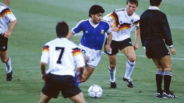Diego Maradona verzauberte Ende der 1980er und Anfang der 1990er die Fußballwelt. Foto: Witters